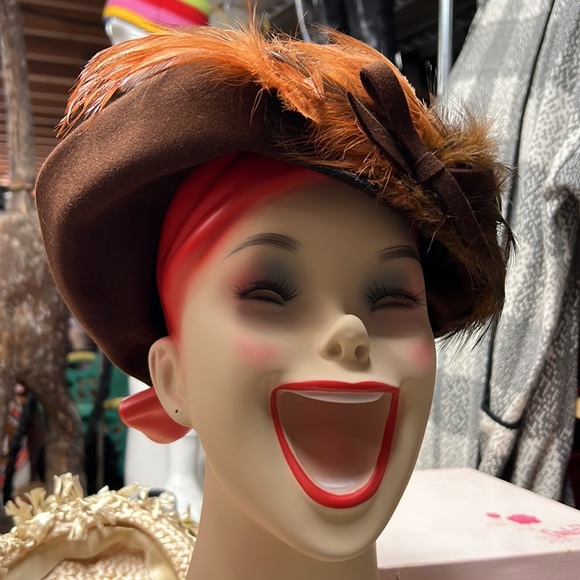 1940s War Time Brown Felt Hat With Feathers - Picture 6 of 8